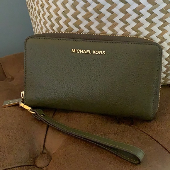 Michael Kors Handbags - Michael Kors Wallet